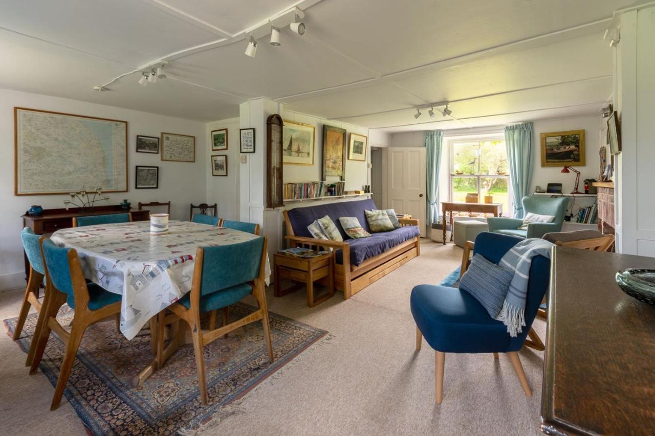 Adorable Two Bed Norfolk Broads Holiday Home - River Views With Moorings & Fishing Stalham Eksteriør billede