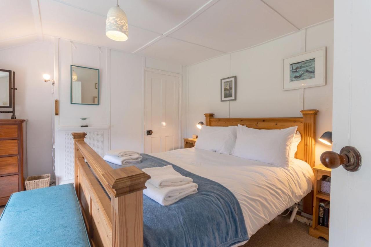 Adorable Two Bed Norfolk Broads Holiday Home - River Views With Moorings & Fishing Stalham Eksteriør billede