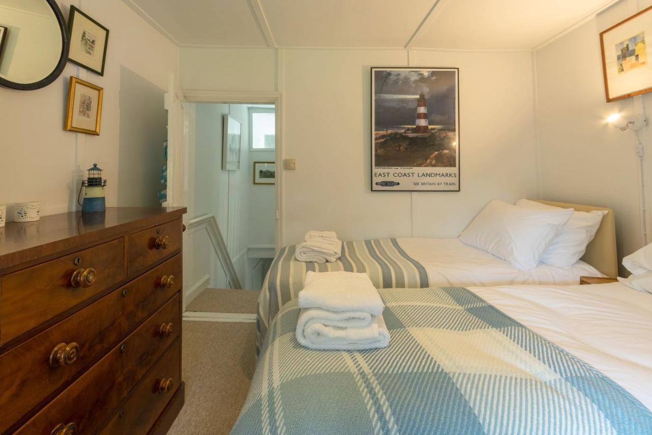 Adorable Two Bed Norfolk Broads Holiday Home - River Views With Moorings & Fishing Stalham Eksteriør billede