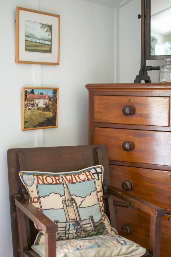 Adorable Two Bed Norfolk Broads Holiday Home - River Views With Moorings & Fishing Stalham Eksteriør billede