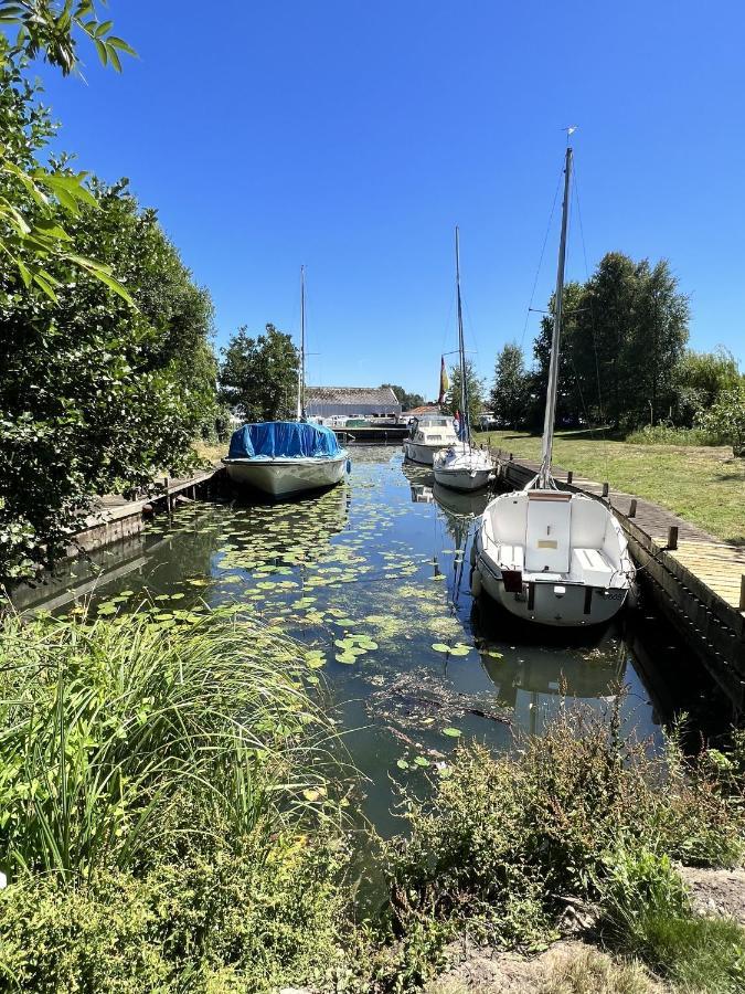 Adorable Two Bed Norfolk Broads Holiday Home - River Views With Moorings & Fishing Stalham Eksteriør billede